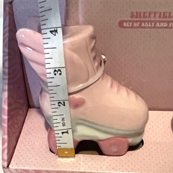 Ceramic Salt and Pepper Shaker Set Roller Skates with Wings - Picture 3 of 5